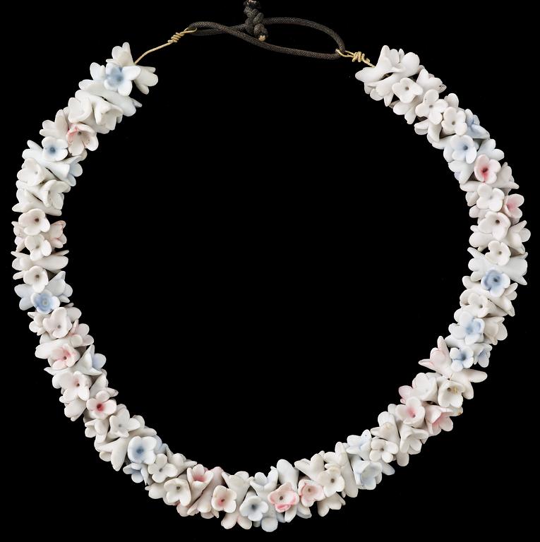A Stig Lindberg 'parian' ceramic necklace, Gustavsberg 1930's-40's.