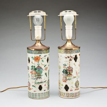 BORDSLAMPOR, ett par, porslin, Kina. 1800-tal.