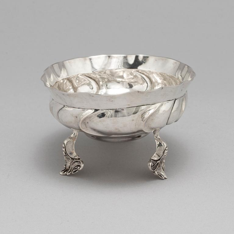 Konfektskål, silver, dubbelslagen mästarstämpel EM, troligen Erik Monrad Köpenhamn 1760-tal. Rokoko.