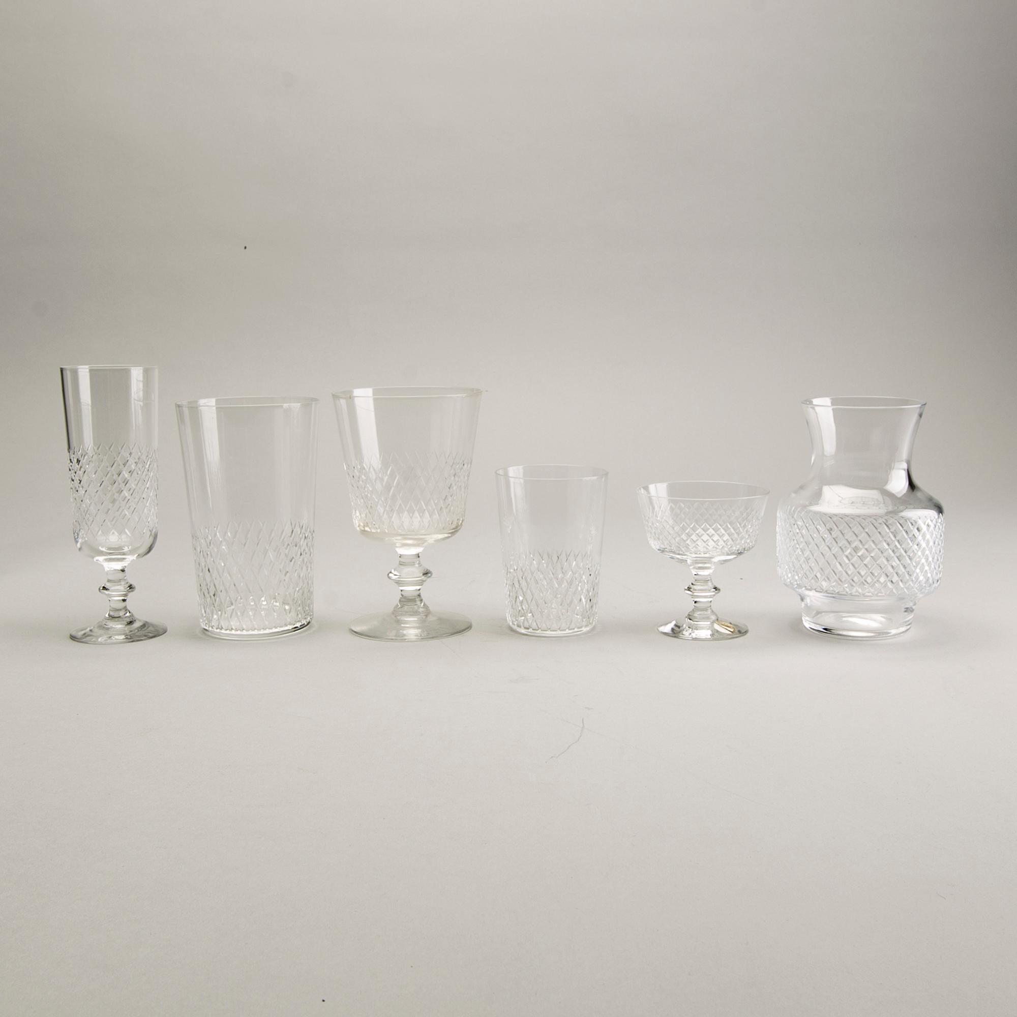 A Vicke Lindstrand 48 pcs Diamant glass service Kosta later part of 20th century.
