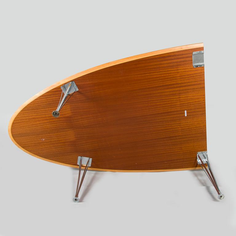 Bruno Mathsson & Piet Hein, a 'Superellips' dining table for Bruno Mathsson International, 2010.