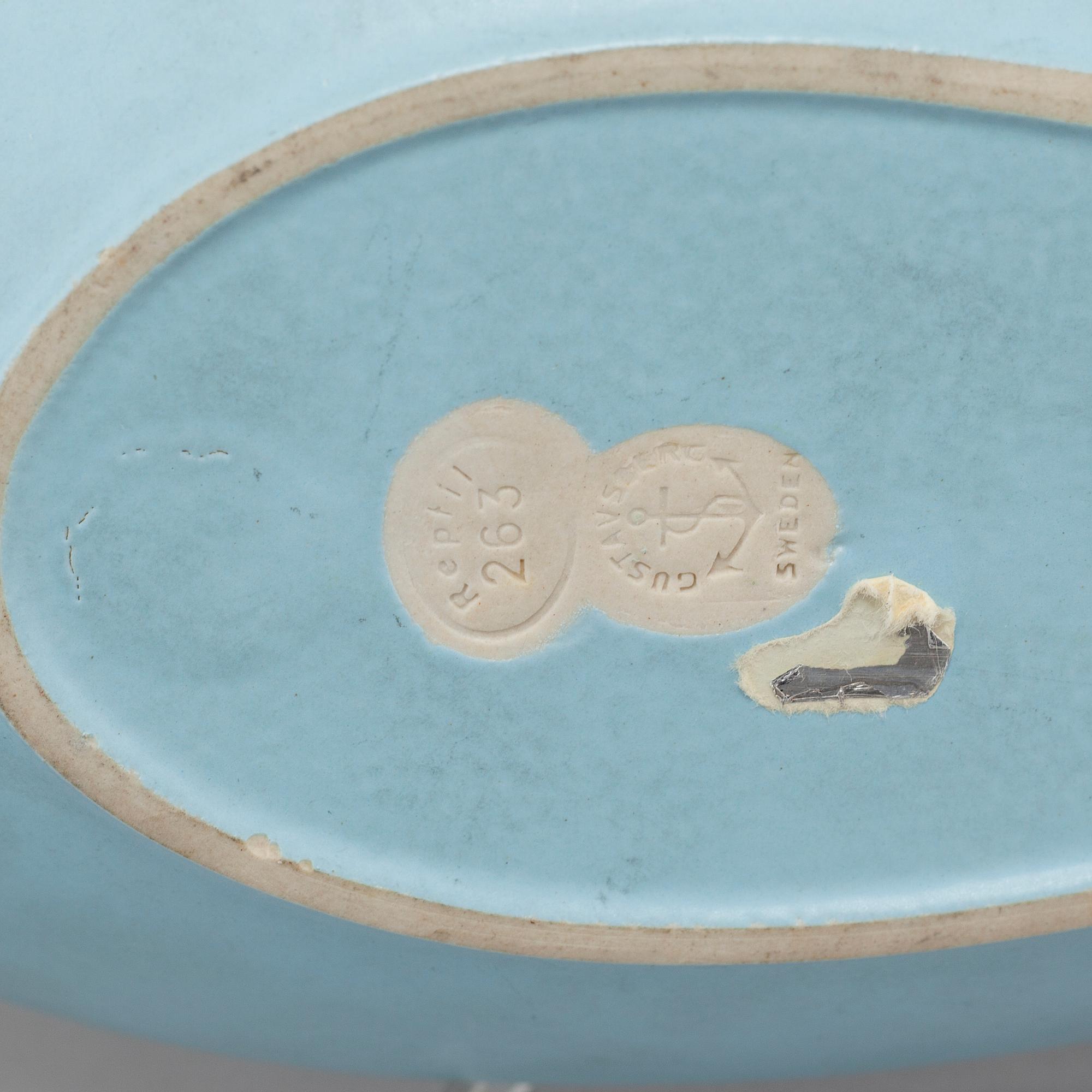 A "Reptil" dish and a vase in stoneware, model 263 and 260, designed by Stig Lindberg for Gustavsberg Studio.