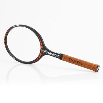 Tennisracket. Signerad Björn Borg. Speciellt framtaget midsized Borg Pro test racket, Graphite-förstärkt.