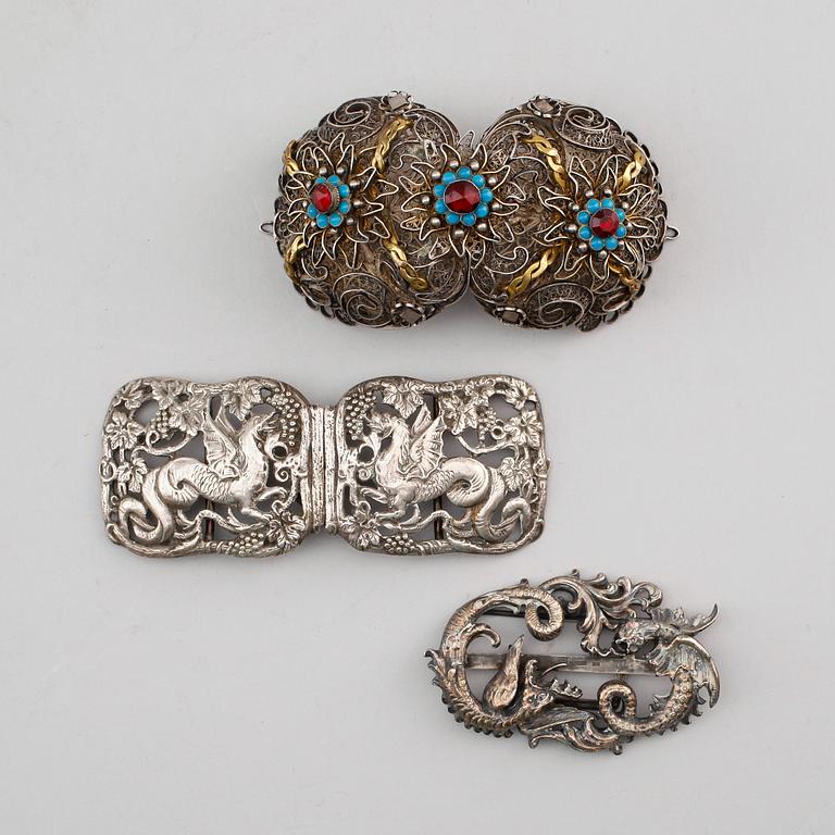 SPÄNNEN, 3 st, silver, 1800-/1900-tal. Total vikt ca 185 g.