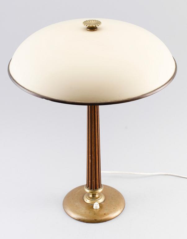 BORDSLAMPA, trä och mässing, 1900-talets mitt.