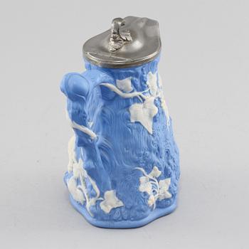 VINKANNA, jasperware, Samuel Alcock and Co, England, omkring 1800-talet mitt.