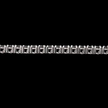 ARMBAND, 18K vitguld, 82 briljantslipade diamanter tot ca 2.20 ct.