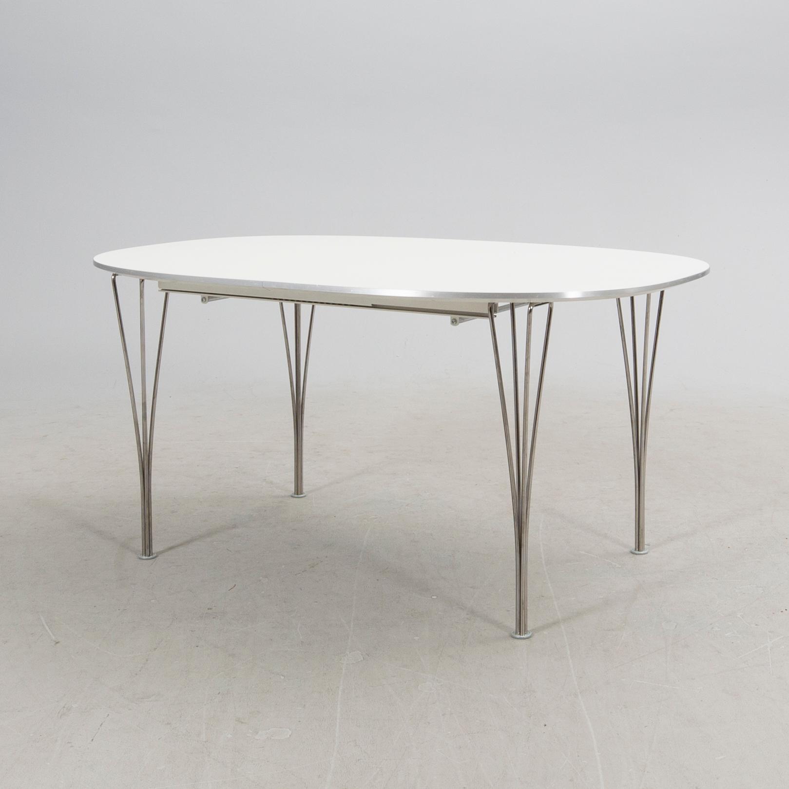 Bruno Mathsson & Piet Hein matbord "Superelips" för Fritz Hansen.