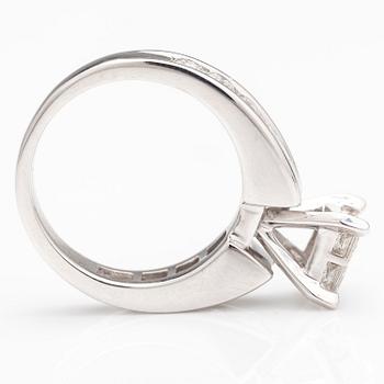 SORMUS, 14K valkokultaa, briljantti- ja princess hiottuja timantteja n. 1.37 ct yht.