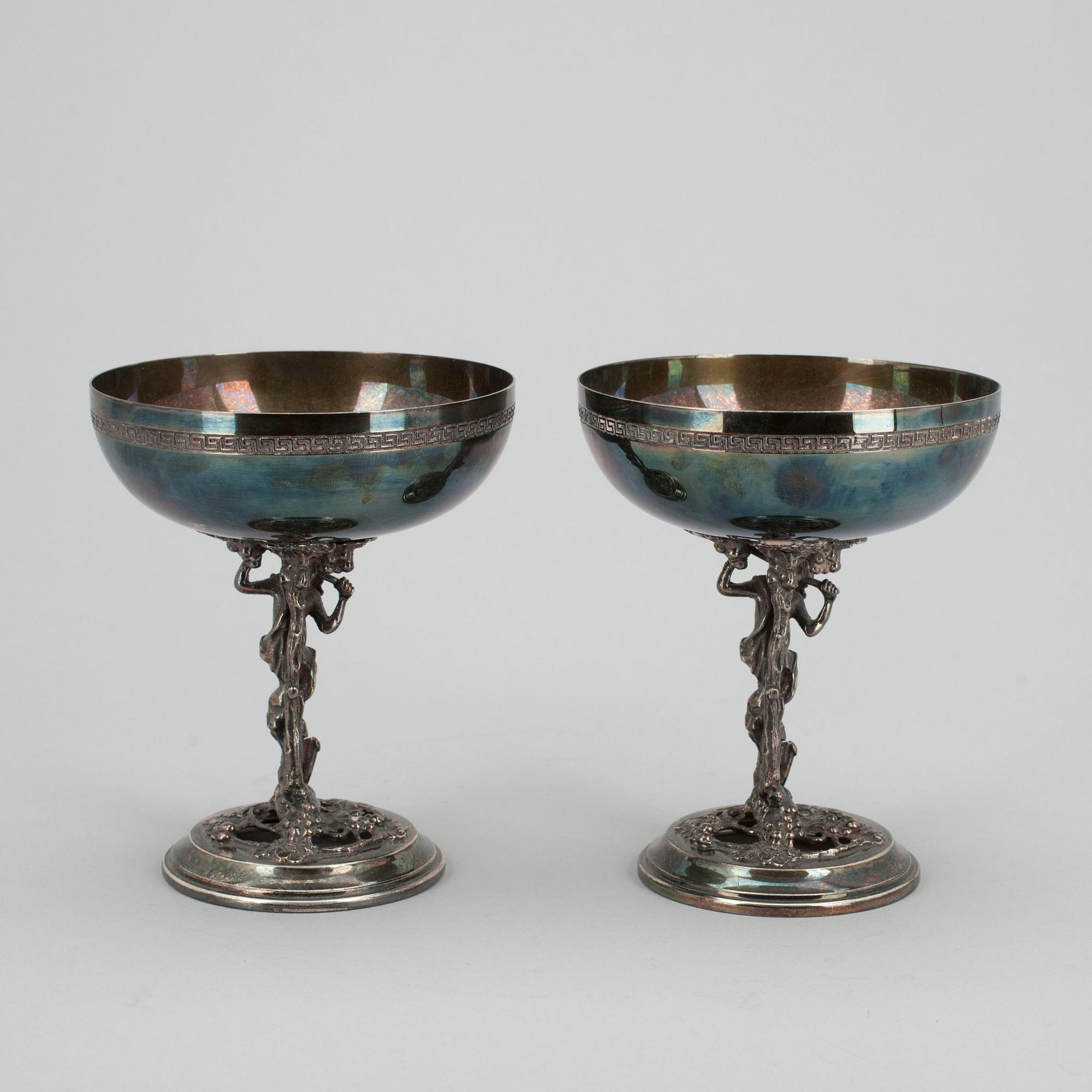 UPPSATSSKÅLAR, 2 st, silver, Spanien 1900-tal. Tot. vikt ca 394,5 g.