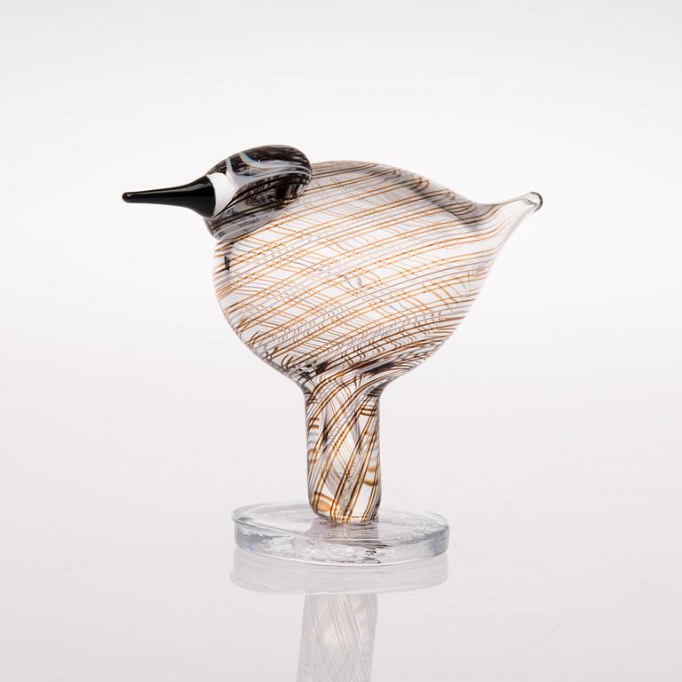 A footed glass bird signed O. Toikka Nuutajärvi.