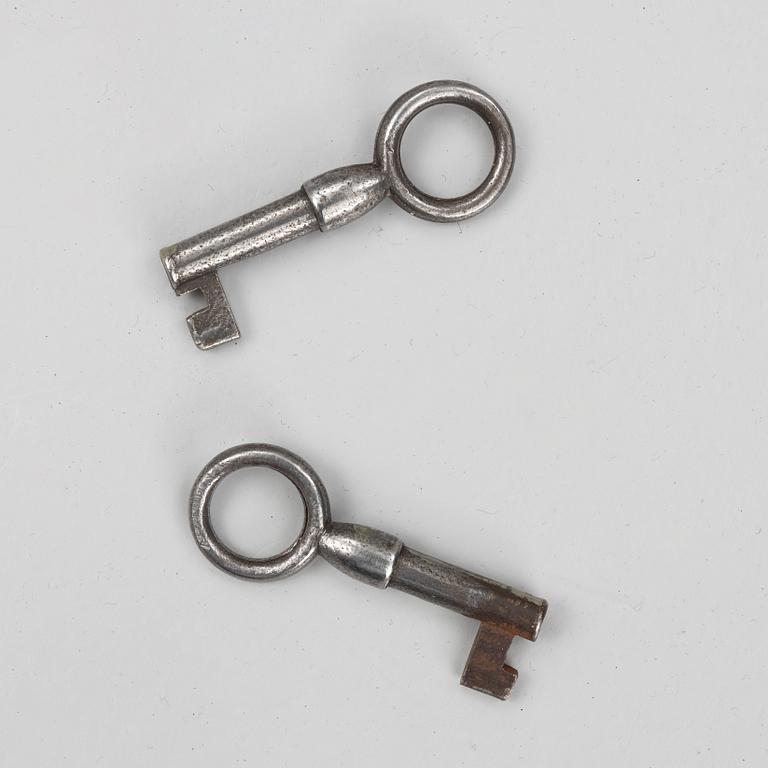 Corner cabinet, 18th century.