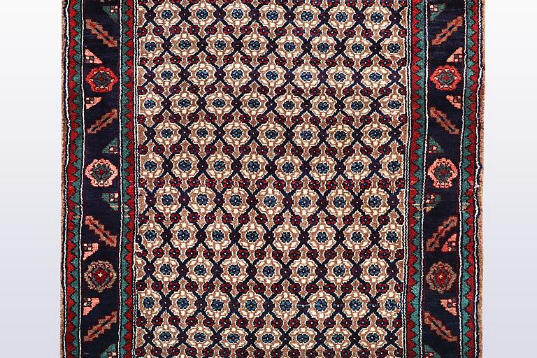 A runner, Koliaj, ca 302 x 99 cm.