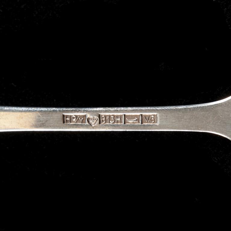 BESTICK, 6+6 "Musslan" silver, Helsingfors 1936-1950. Knivbladen stål. Sammanlagd vikt ca 748 g.