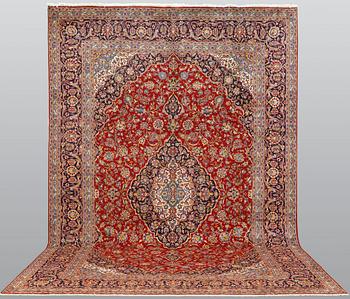 A carpet, Kashan, ca 460 x 308 cm.