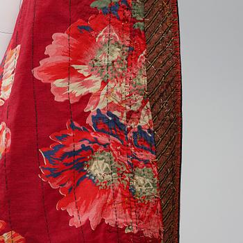 A WOMAN'S MANTLE (Chyrpy), silk, height 104,5 cm, Tekke, Turkmenistan, beginning of the 20th century.