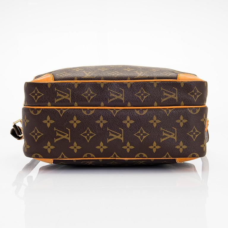 Louis Vuitton, a Monogram Canvas 'Nile 28' shoulder bag.