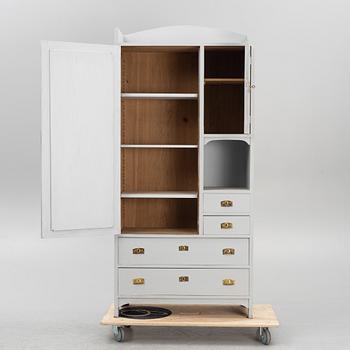 Klädskåp, jugend, 1900-talets början.