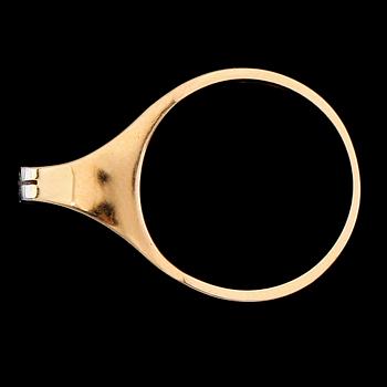 RING, 18 k guld, Stigbert, 1965 med 2 briljantslipade diamanter 0.04 ct enligt gravyr. Total vikt ca 4 gram.