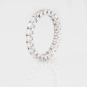 RING, sk eternityring, med briljantslipade diamanter, ca 2.00 ct.
