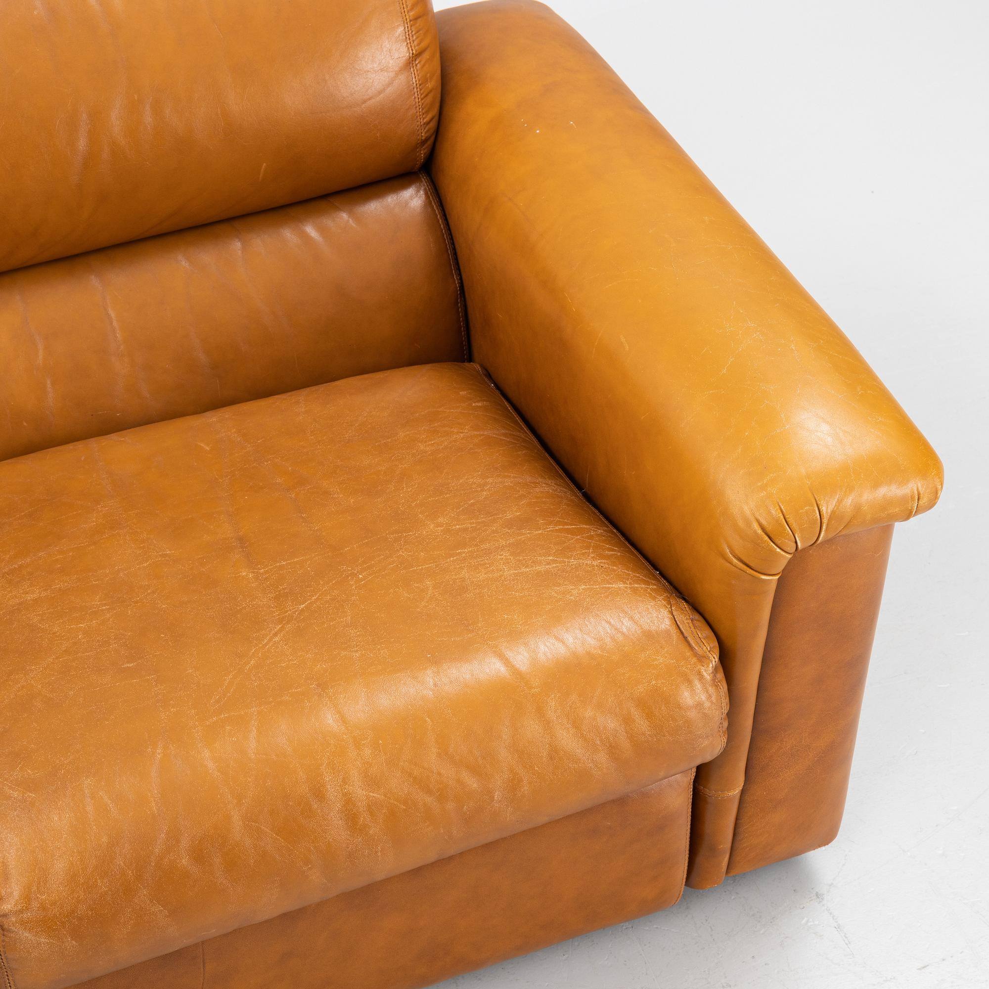 A Cinova leather sofa, Italy, 1970's/80's.