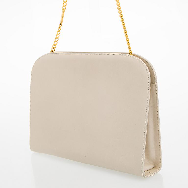 Salvatore Ferragamo, a leather “Gancini”bag.