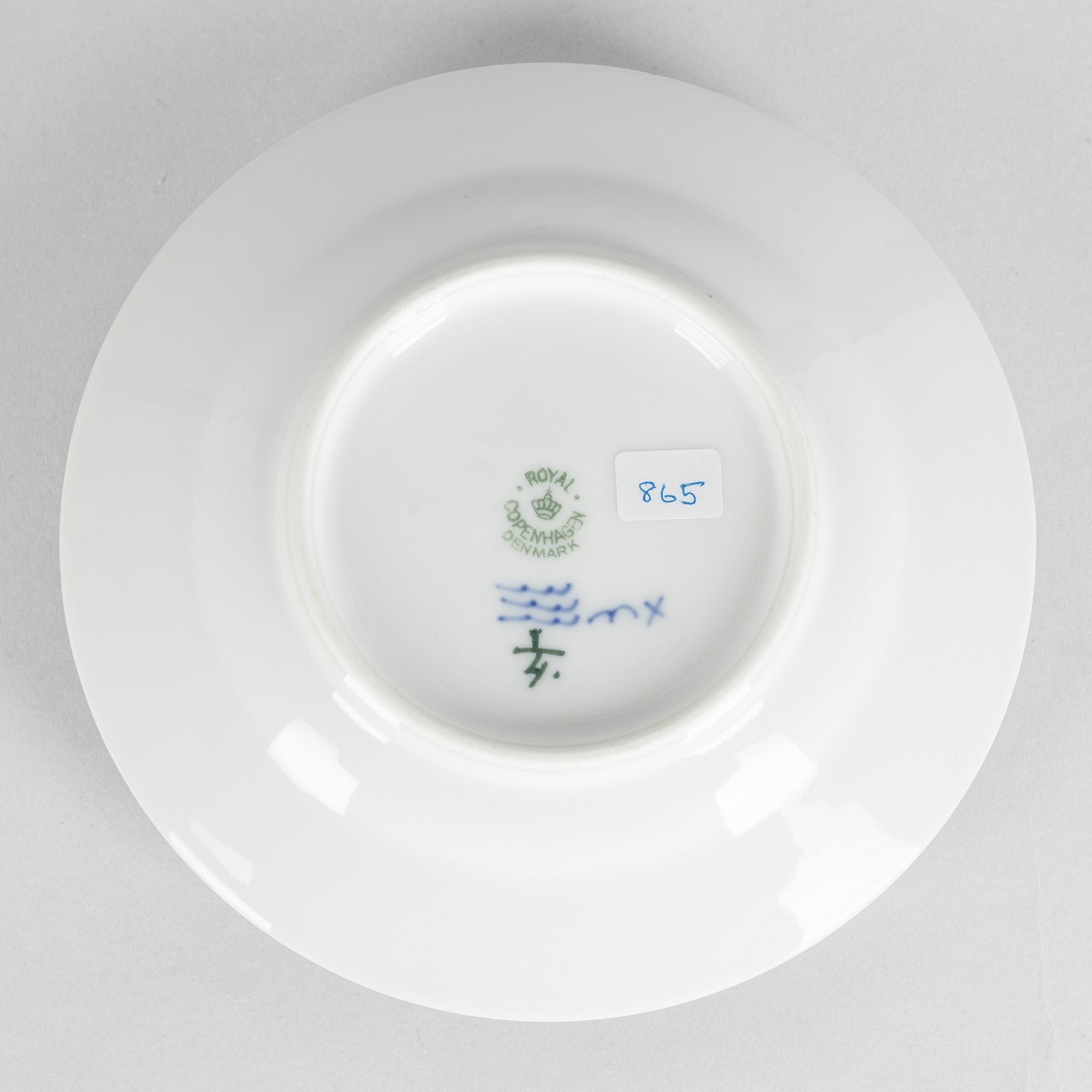 Two  'Blue Fluted Plain' /Musselmalet porcelain butter dishes, Royal Copenhagen, model 4 and 5, 1898-1923 and post 1923.