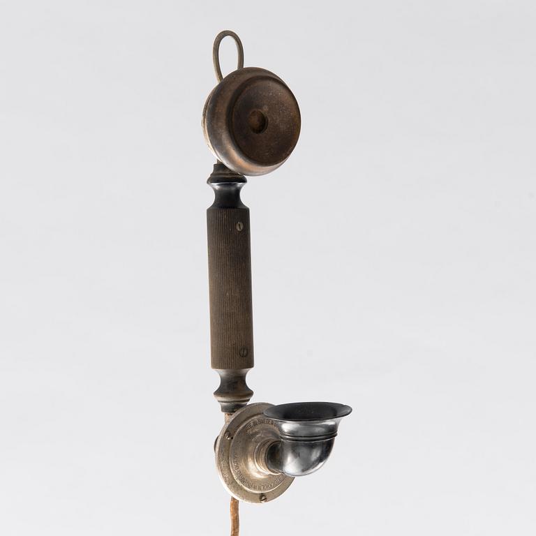 VÄGGTELEFON, L. M. Ericsson, Stockholm, 1900-talets början.