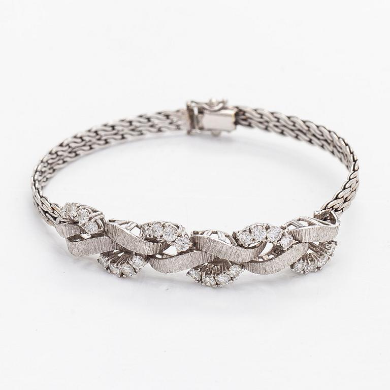 Bracelet, brilliant cut diamonds, 18K white gold.