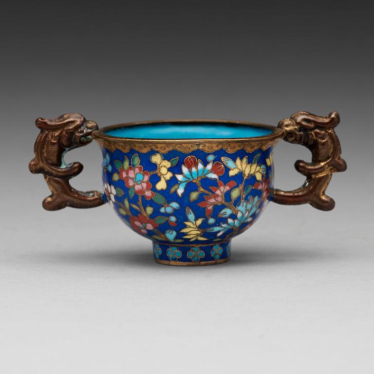 A cloisonné wine cup with handles, Qing dynasty, 19th Century.