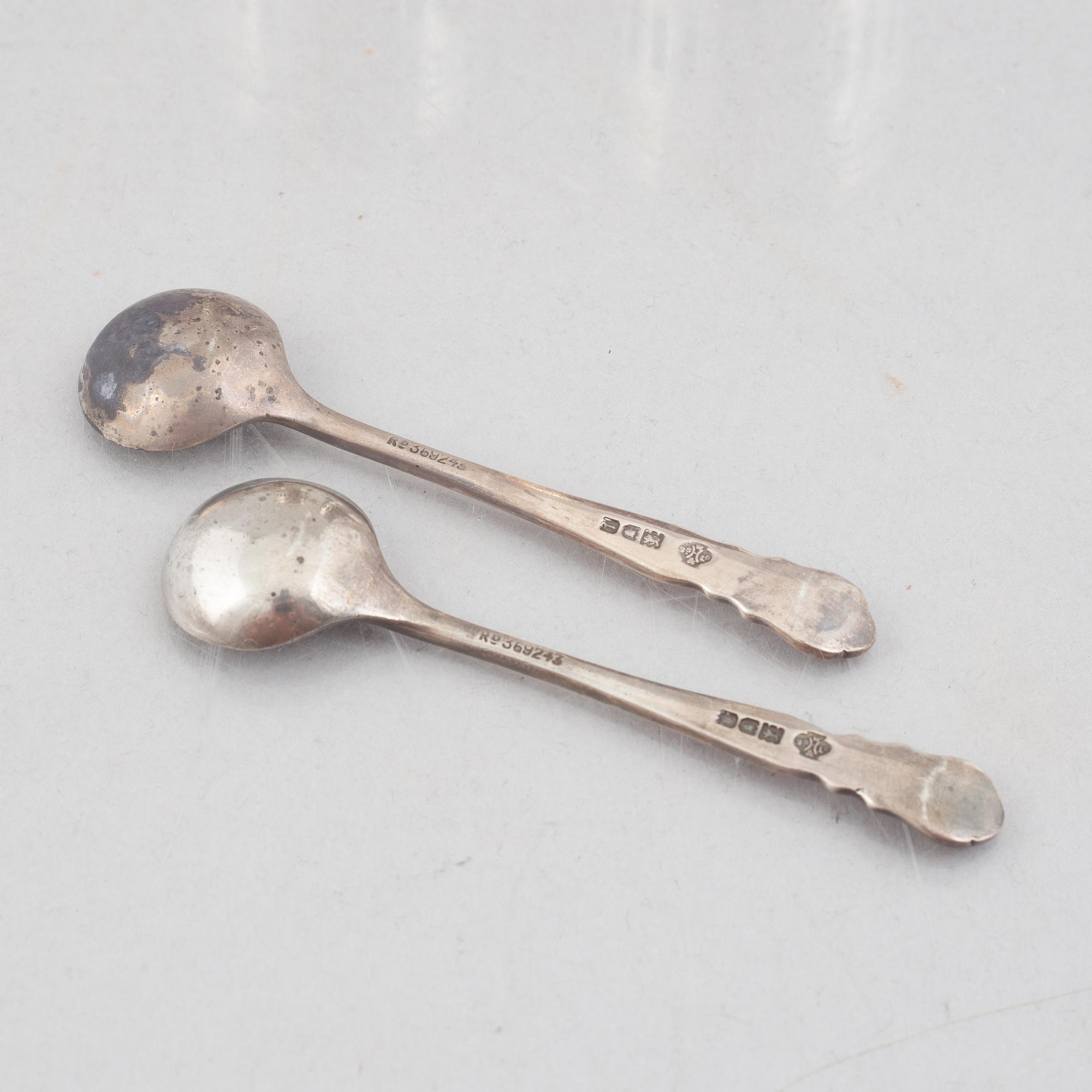 Seven pieces of English silver, different silver smiths, 1904-1936.