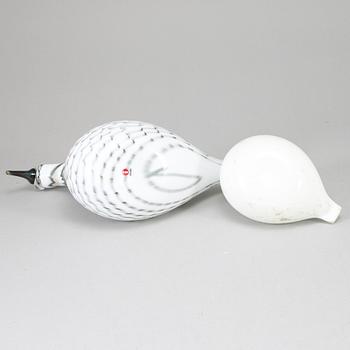 OIVA TOIKKA, two glass birds "Whooper swan" and "Snow-Grouse" signed O. Toikka Nuutajärvi.