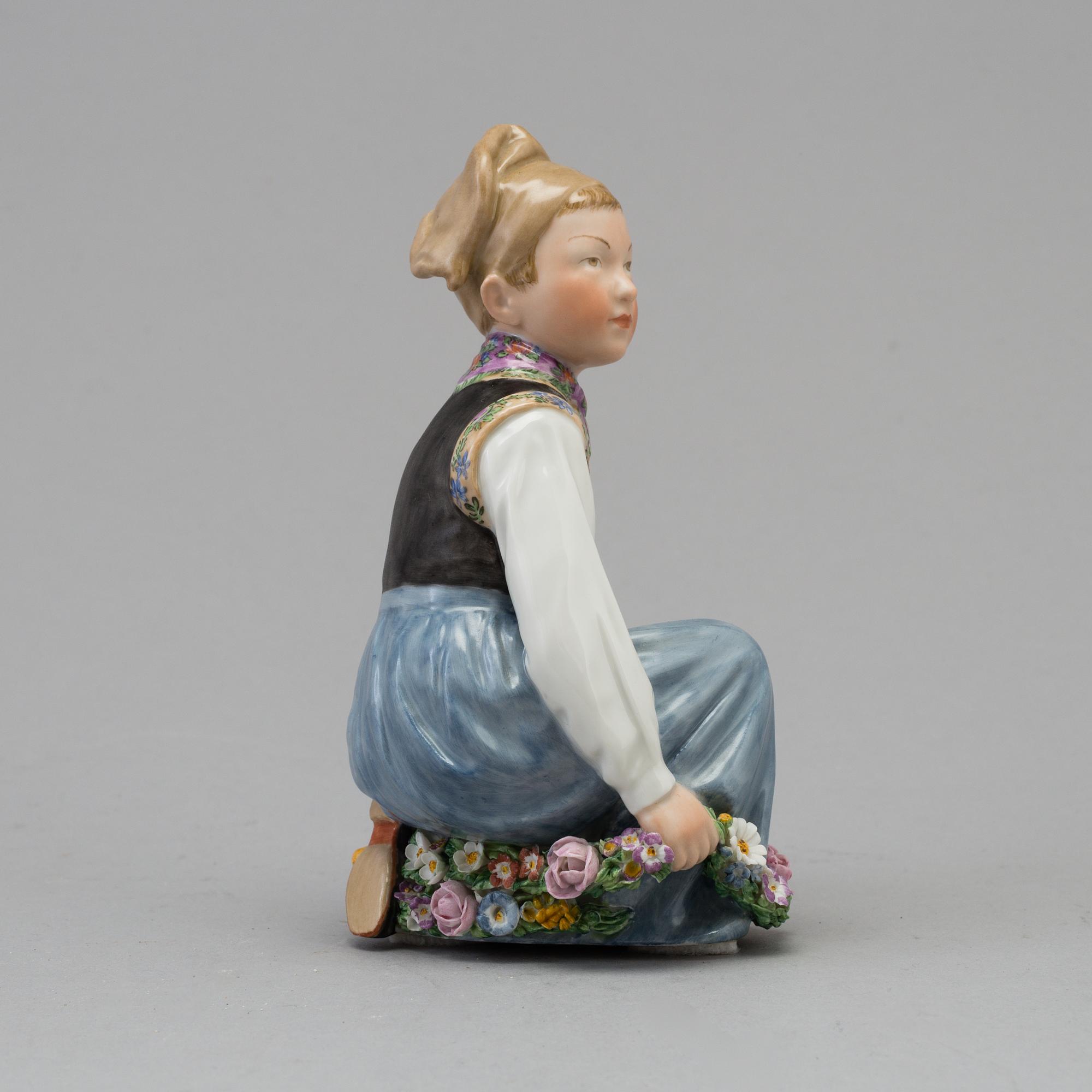 FIGURIN, porslin. "Amager", Royal Copenhagen, Danmark, 1950-tal.