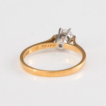 A 18K gold ring with a ca. 0.41 ct diamond. Kultakeskus Oy, Helsinki 1978. Marked NW.