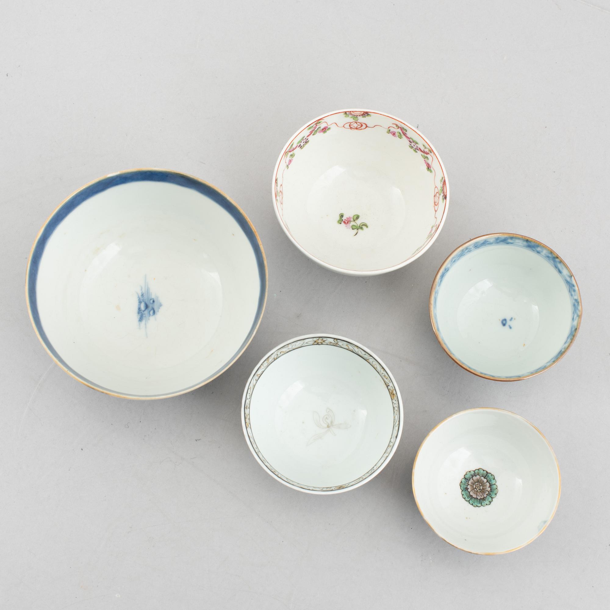 Eleven pieces of Chinese porcelain, 17th to 19th century.