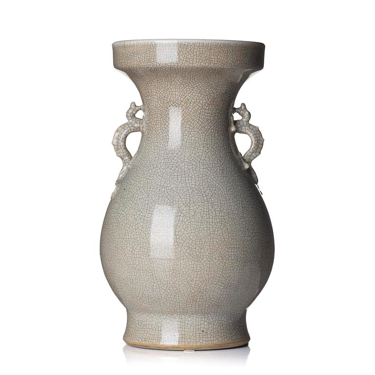 Vas, ge-glasyr. Qingdynastin, 1800-tal.