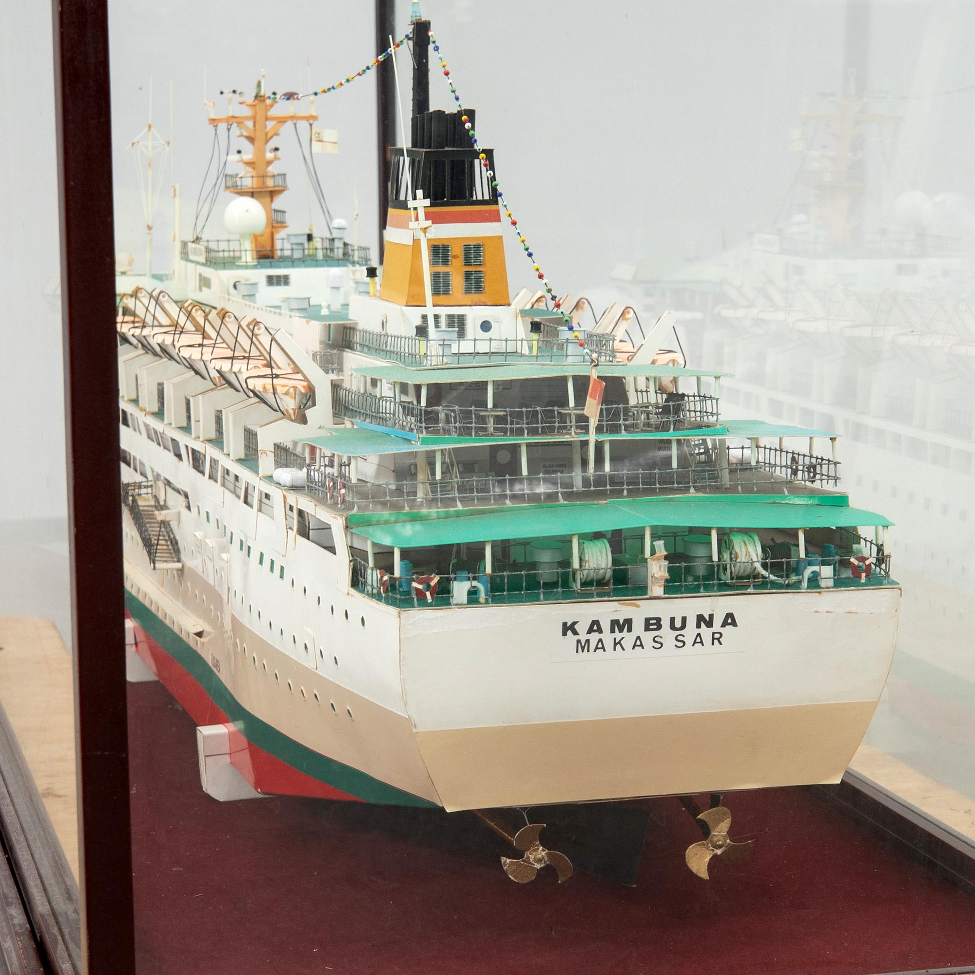 Model boat "MF Kambuna" 1984 Jos L Meyer.