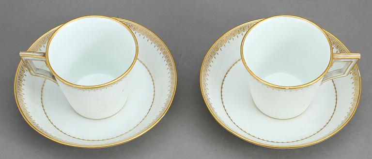 KOPPAR MED FAT, ett par, Meissen, tidigt 1800-tal.