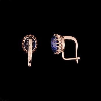 ÖRHÄNGEN, 14K guld (583), blått glas. Vikt ca 4,2 g.