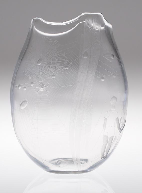 An Erik Höglund engraved glass vase, Boda, 1950's.