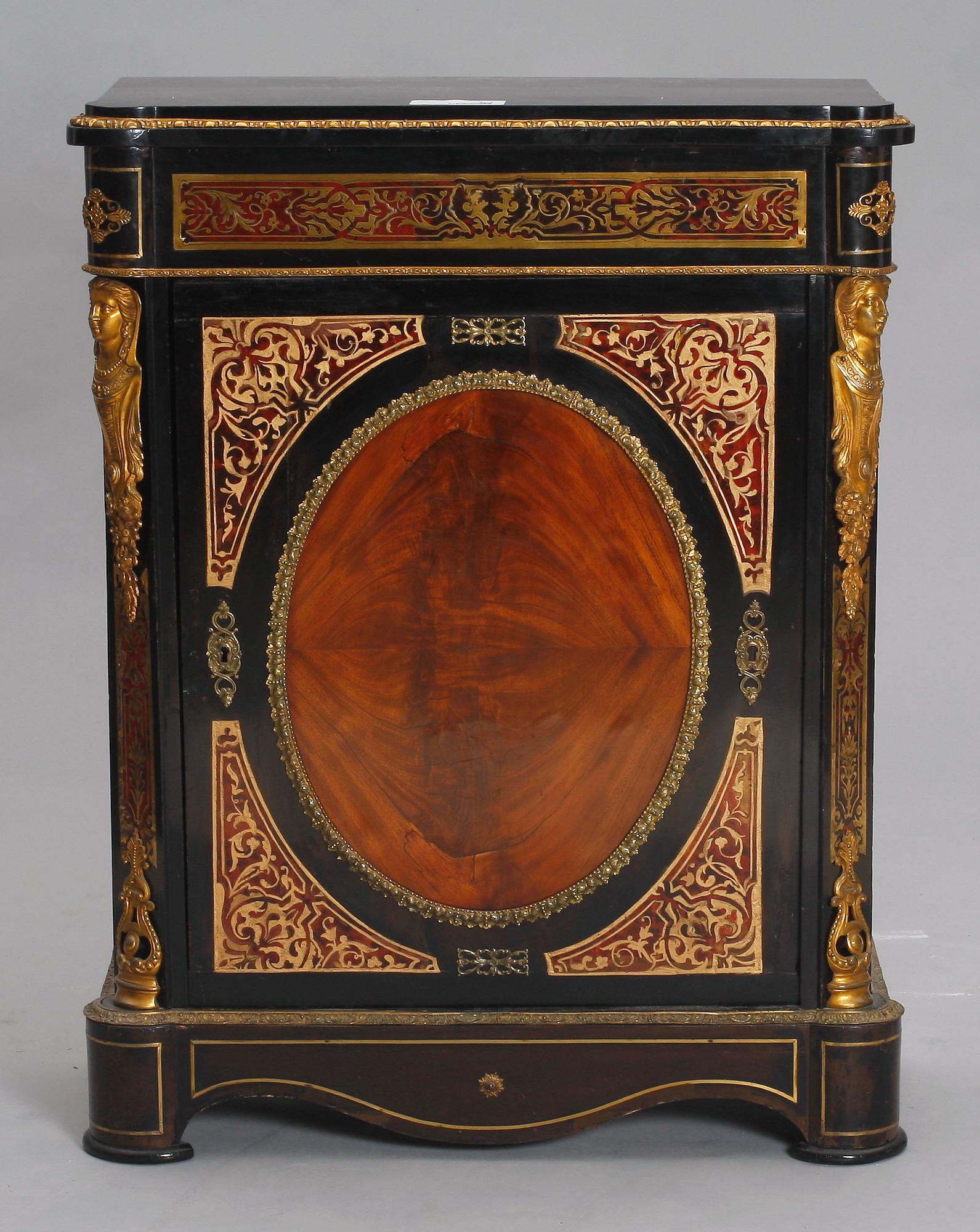 SKÅP, Louis XVI-stil, omkring 1900.