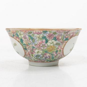 Skålar, två stycken samt skålfat, porslin, Kina, 1900-tal.