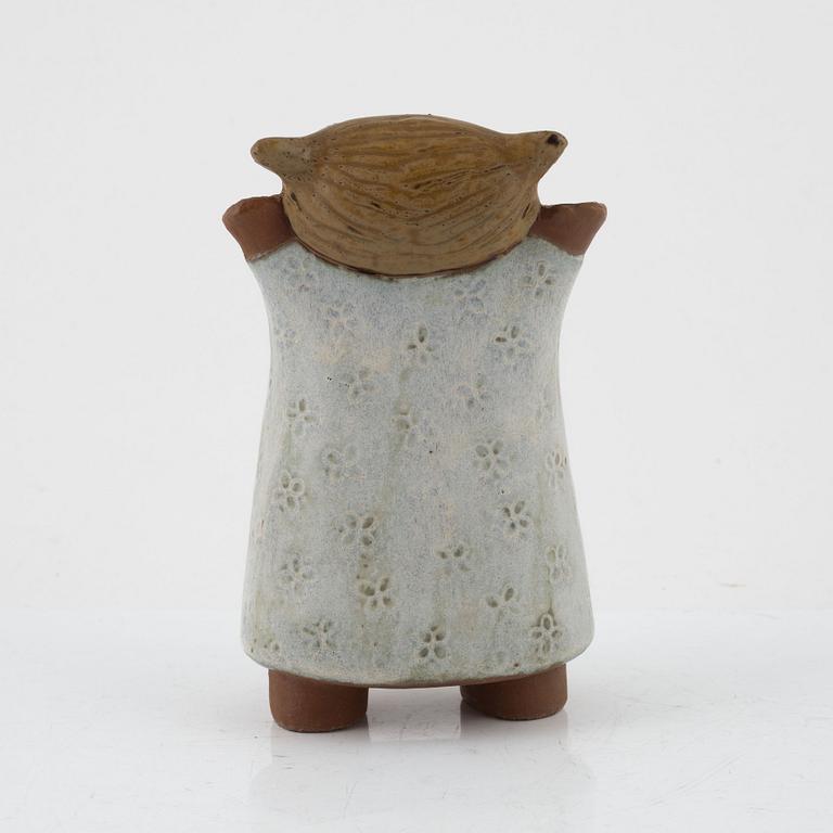 Lisa Larson, figurin i stengods, "Susanna", ur serien "Larsons ungar", Gustavsberg, i produktion 1962-1965.