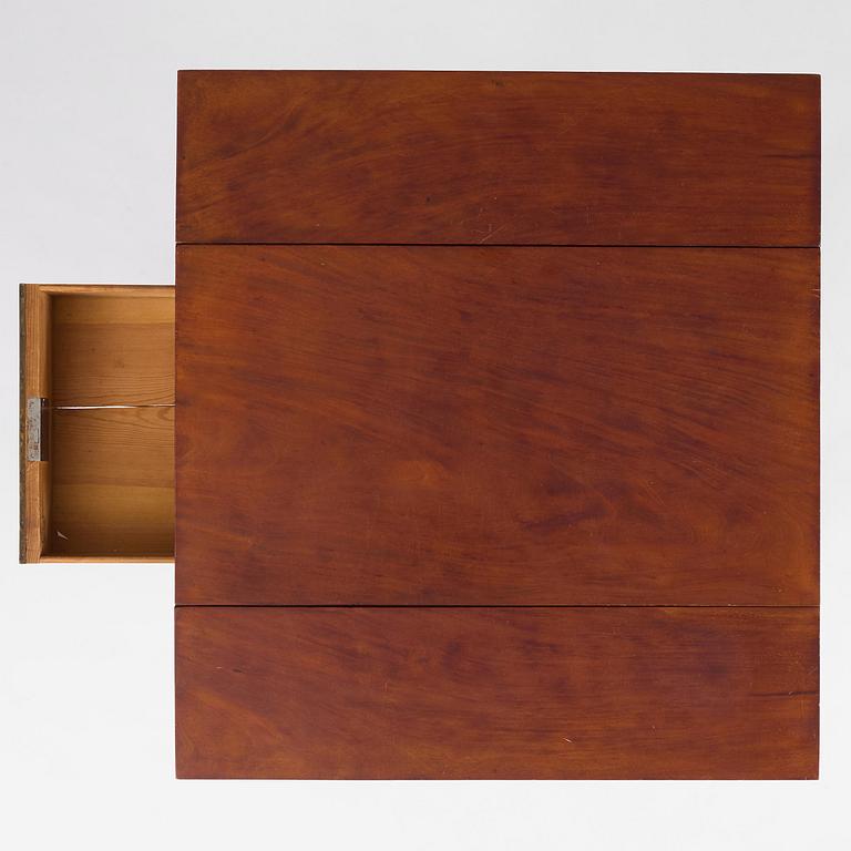 A Late gustavian mahogny table.