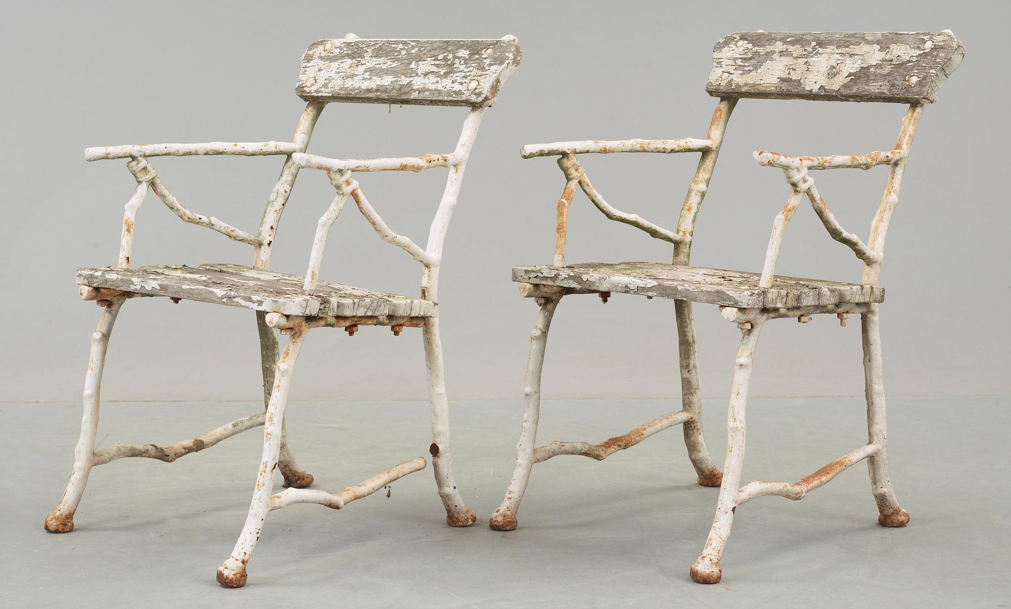 TRÄDGÅRDSSTOLAR, ett par, gjutjärn, 1900-talets början.