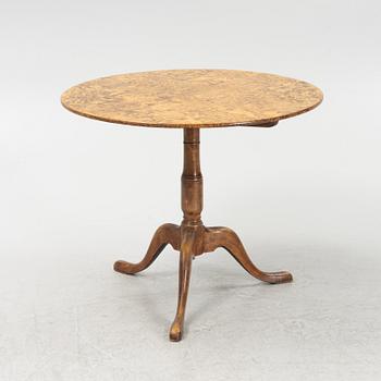 An alder root veneered tilt-top table by Anders Jacob Rosendahl (active in Arboga 1762-1836).