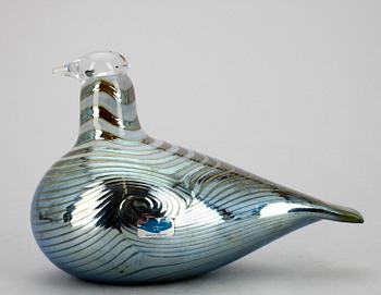 OIVA TOIKKA, figuriner, 2 st glas, en sign, Nuutajärvi.