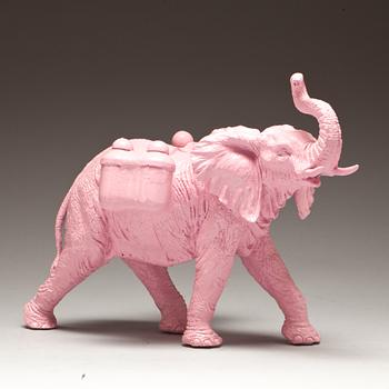 WILLIAM SWEETLOVE, skulptur, "Cloned pink Elephant with Waterpacks". Signerad och numrerad 8/100. 2009.