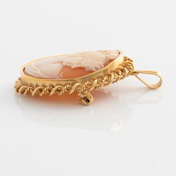 A demi-parure in 18K gold with sea shell cameos.