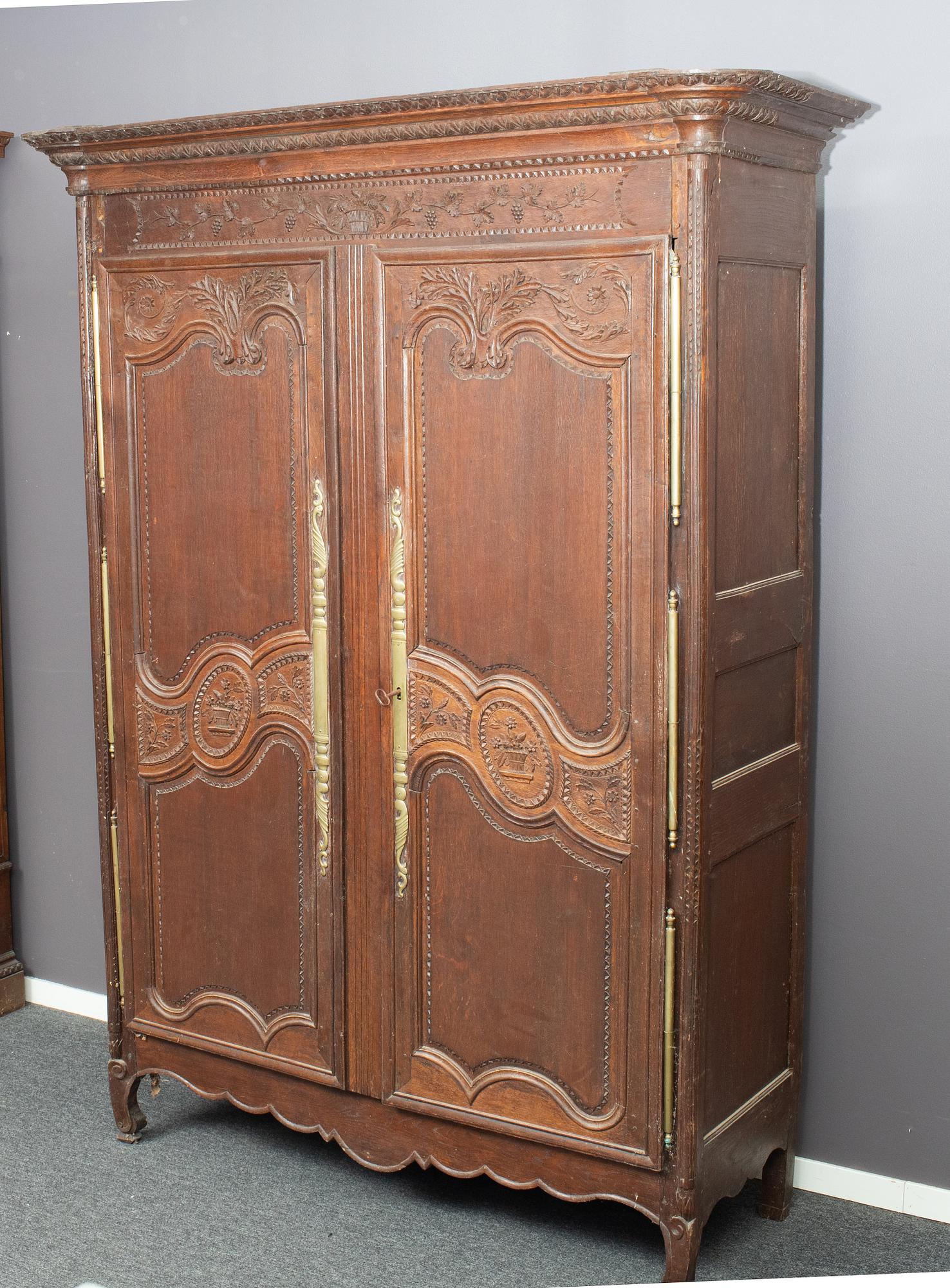 A french carved wooden cabinet, around 1900.